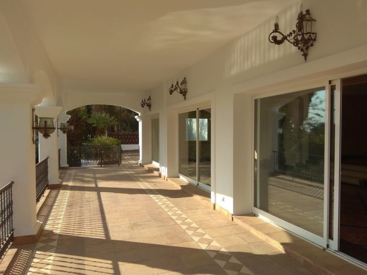 6 bedroom Villa for sale in Marbella with pool - € 1,950,000 (Ref: 9447792)