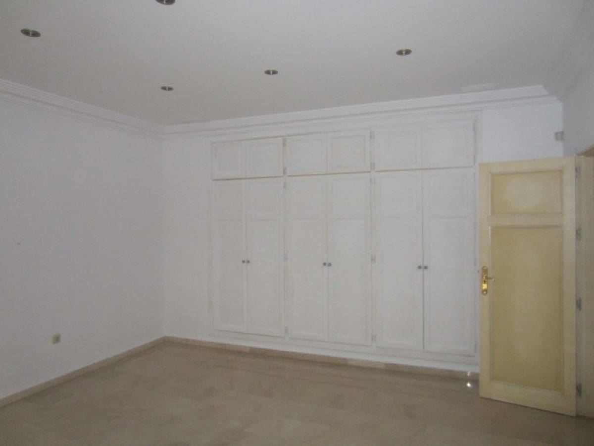 6 bedroom Villa for sale in Marbella with pool - € 1,950,000 (Ref: 9447792)