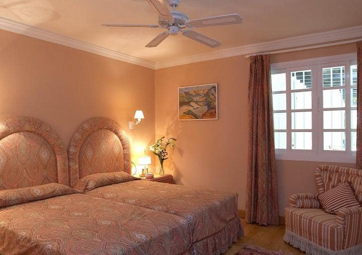 5 quarto Moradia para venda em Marbella com piscina garagem - 3 200 000 € (Ref: 9447796)