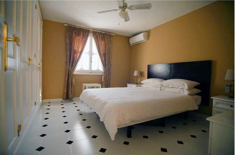 Chalet de 7 habitaciones en Benahavís en venta con piscina garaje - 3.495.000 € (Ref: 9447800)