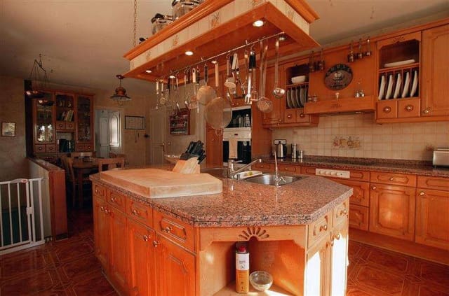 Chalet de 7 habitaciones en Benahavís en venta con piscina garaje - 3.495.000 € (Ref: 9447800)