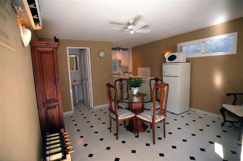 Chalet de 7 habitaciones en Benahavís en venta con piscina garaje - 3.495.000 € (Ref: 9447800)