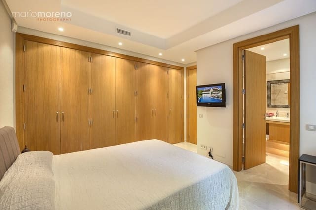 Apartamento de 3 habitaciones en Marbella en venta con piscina - 1.200.000 € (Ref: 9447801)