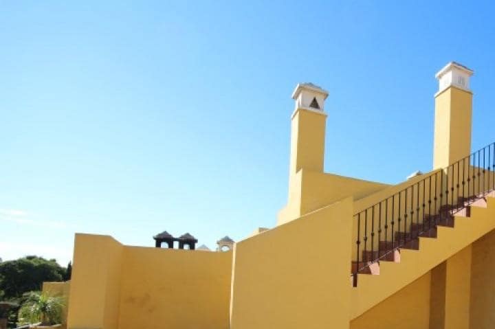 Ático de 3 habitaciones en Marbella en venta con piscina garaje - 349.000 € (Ref: 9447806)