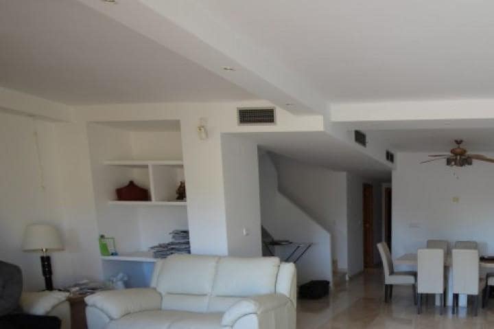 Ático de 3 habitaciones en Marbella en venta con piscina garaje - 349.000 € (Ref: 9447806)