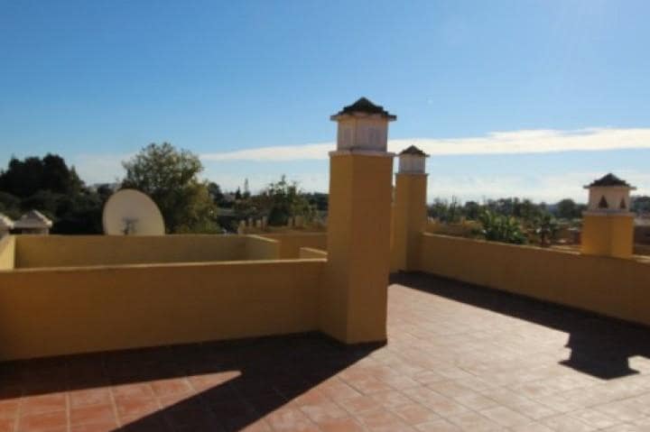 Ático de 3 habitaciones en Marbella en venta con piscina garaje - 349.000 € (Ref: 9447806)