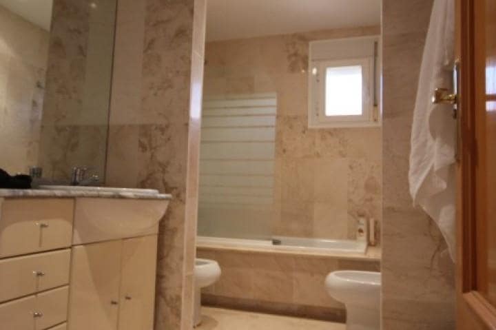 Ático de 3 habitaciones en Marbella en venta con piscina garaje - 349.000 € (Ref: 9447806)