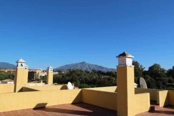 Ático de 3 habitaciones en Marbella en venta con piscina garaje - 349.000 € (Ref: 9447806)