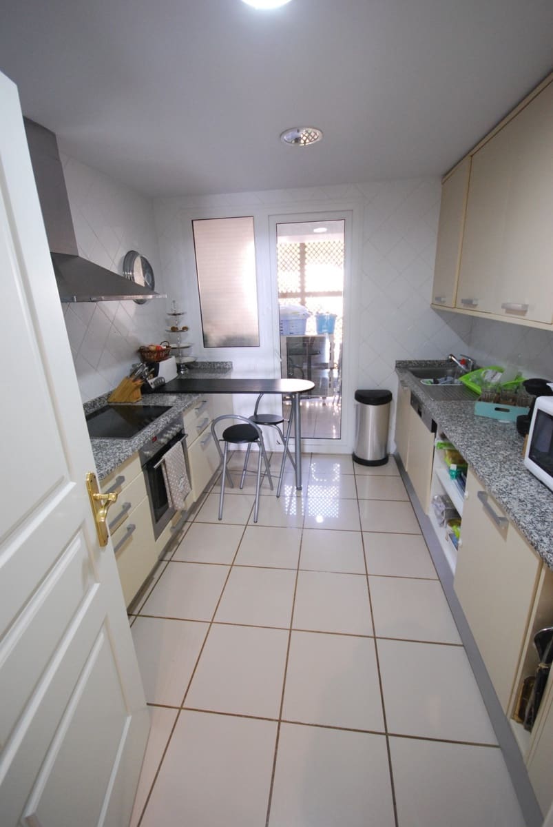 3 slaapkamer Appartement te koop in Marbella met zwembad - € 360.000 (Ref: 9447812)