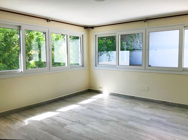 2 Zimmer Apartment zu verkaufen in Marbella mit Pool - 369.000 € (Ref: 9447825)