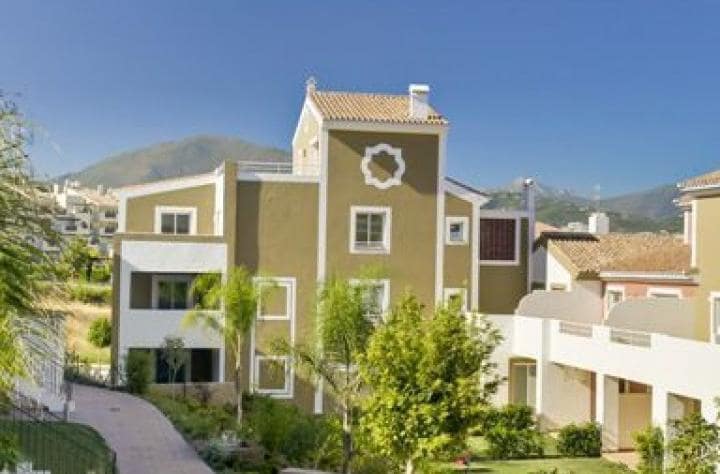 Apartamento de 2 habitaciones en Estepona en venta con piscina - 325.000 € (Ref: 9447831)