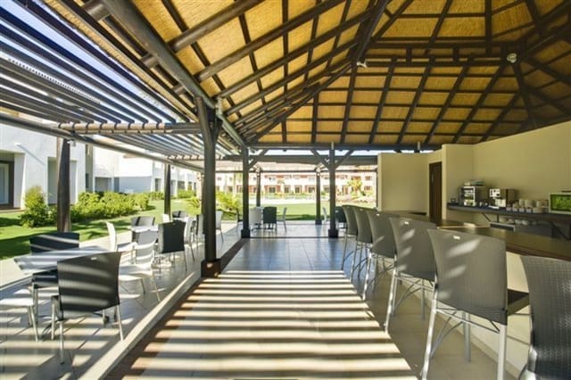 Apartamento de 2 habitaciones en Estepona en venta con piscina - 325.000 € (Ref: 9447831)