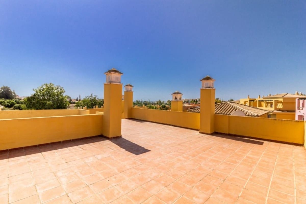 3 chambre Penthouse à vendre à San Pedro de Alcantara avec piscine garage - 349 000 € (Ref: 9447832)