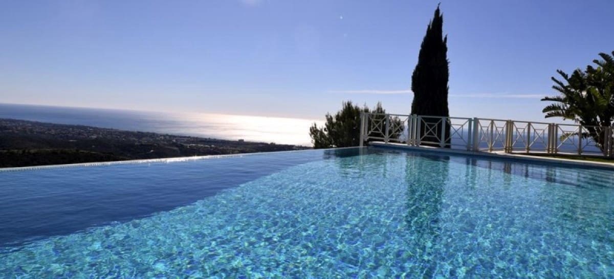 4 sypialnia Willa na sprzedaż w Marbella z basenem - 2 750 000 € (Ref: 9447834)