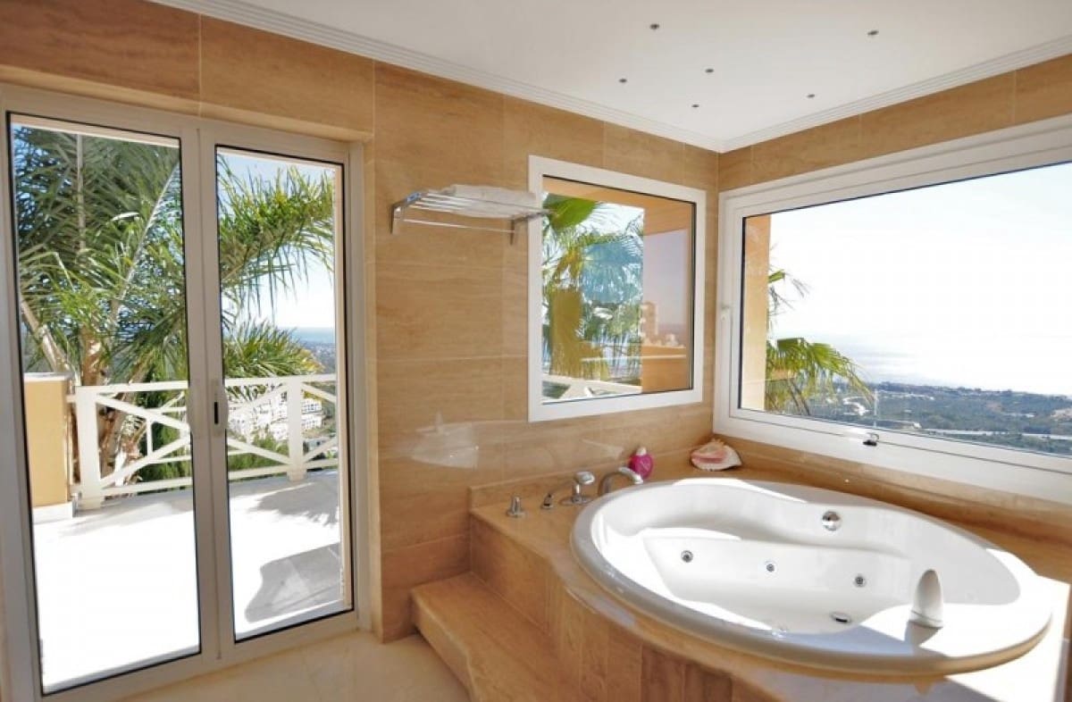 4 sypialnia Willa na sprzedaż w Marbella z basenem - 2 750 000 € (Ref: 9447834)