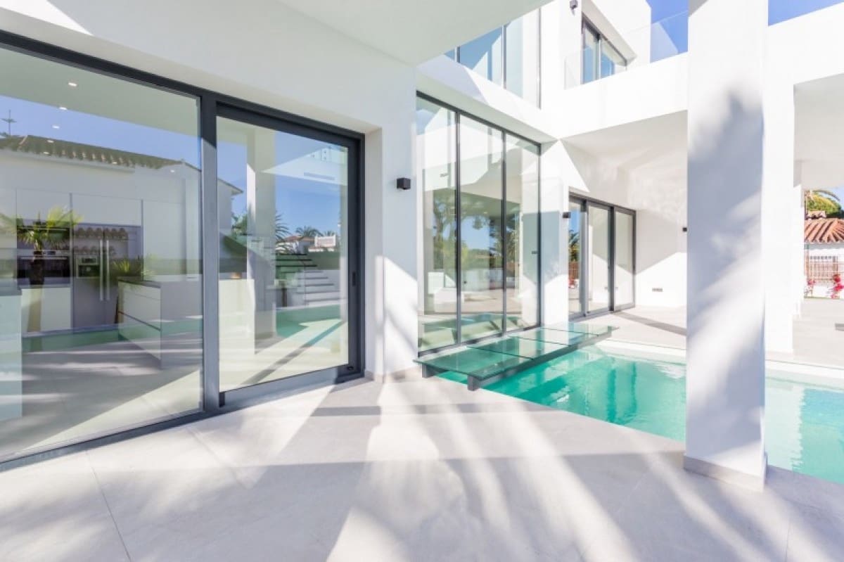 5 sypialnia Willa na sprzedaż w Marbella z basenem - 2 650 000 € (Ref: 9447836)