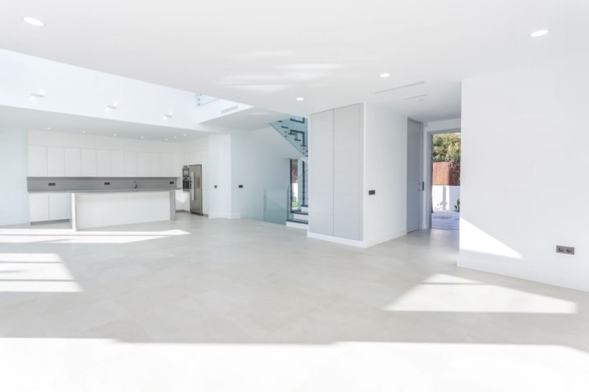 5 sypialnia Willa na sprzedaż w Marbella z basenem - 2 650 000 € (Ref: 9447836)