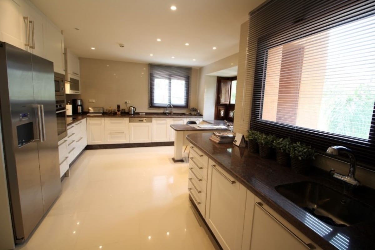 3 slaapkamer Penthouse te koop in Marbella met zwembad garage - € 1.250.000 (Ref: 9447845)