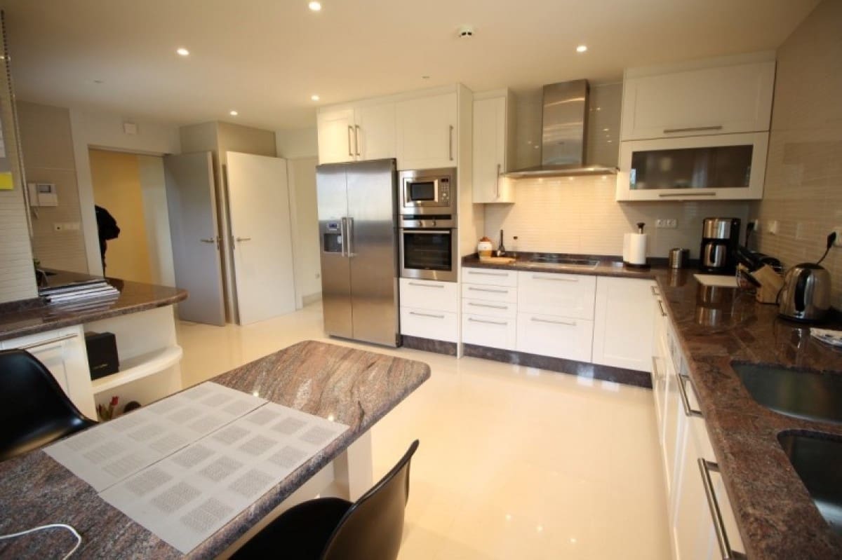 3 slaapkamer Penthouse te koop in Marbella met zwembad garage - € 1.250.000 (Ref: 9447845)