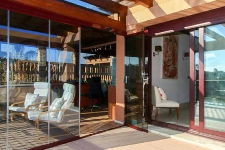 3 sypialnia Penthouse na sprzedaż w Marbella z basenem garażem - 2 250 000 € (Ref: 9447850)