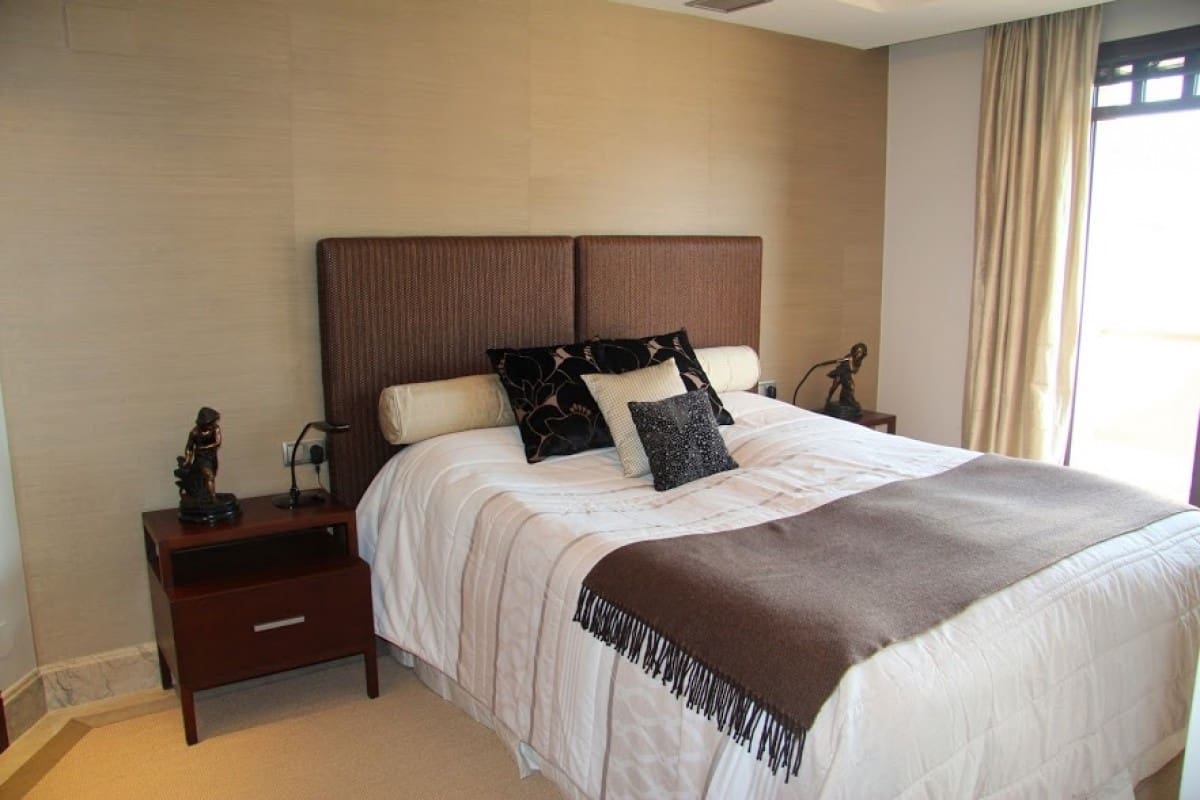 3 sypialnia Penthouse na sprzedaż w Marbella z basenem garażem - 2 250 000 € (Ref: 9447850)