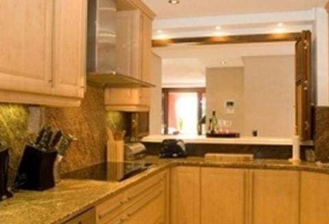 3 bedroom Apartment for sale in Estepona with pool - € 1,095,000 (Ref: 9447858)