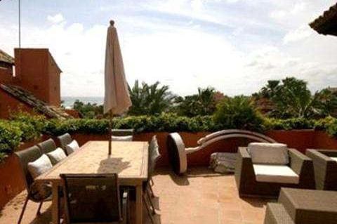 3 soveværelse Penthouse til salg i Estepona med swimmingpool - € 875.000 (Ref: 9447859)