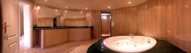 4 bedroom Villa for sale in Marbella with pool - € 1,200,000 (Ref: 9447864)