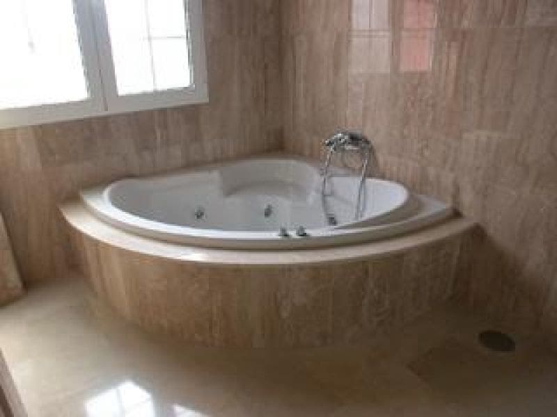 4 bedroom Villa for sale in Marbella with pool - € 1,200,000 (Ref: 9447864)