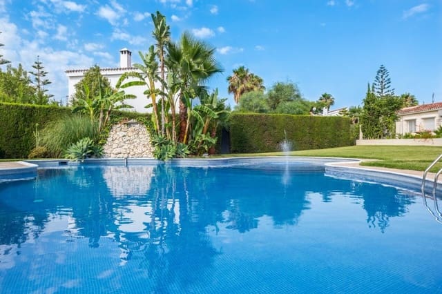 4 soveværelse Villa til salg i Estepona med swimmingpool - € 550.000 (Ref: 9447865)