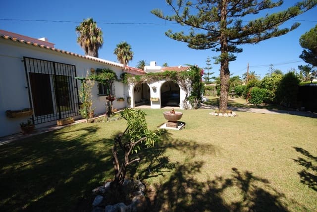 4 soveværelse Villa til salg i Estepona med swimmingpool - € 550.000 (Ref: 9447865)