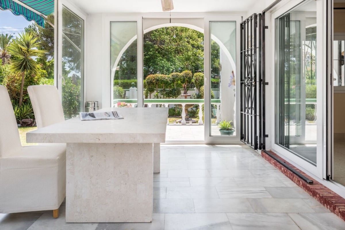 4 bedroom Villa for sale in Estepona with pool - € 550,000 (Ref: 9447865)