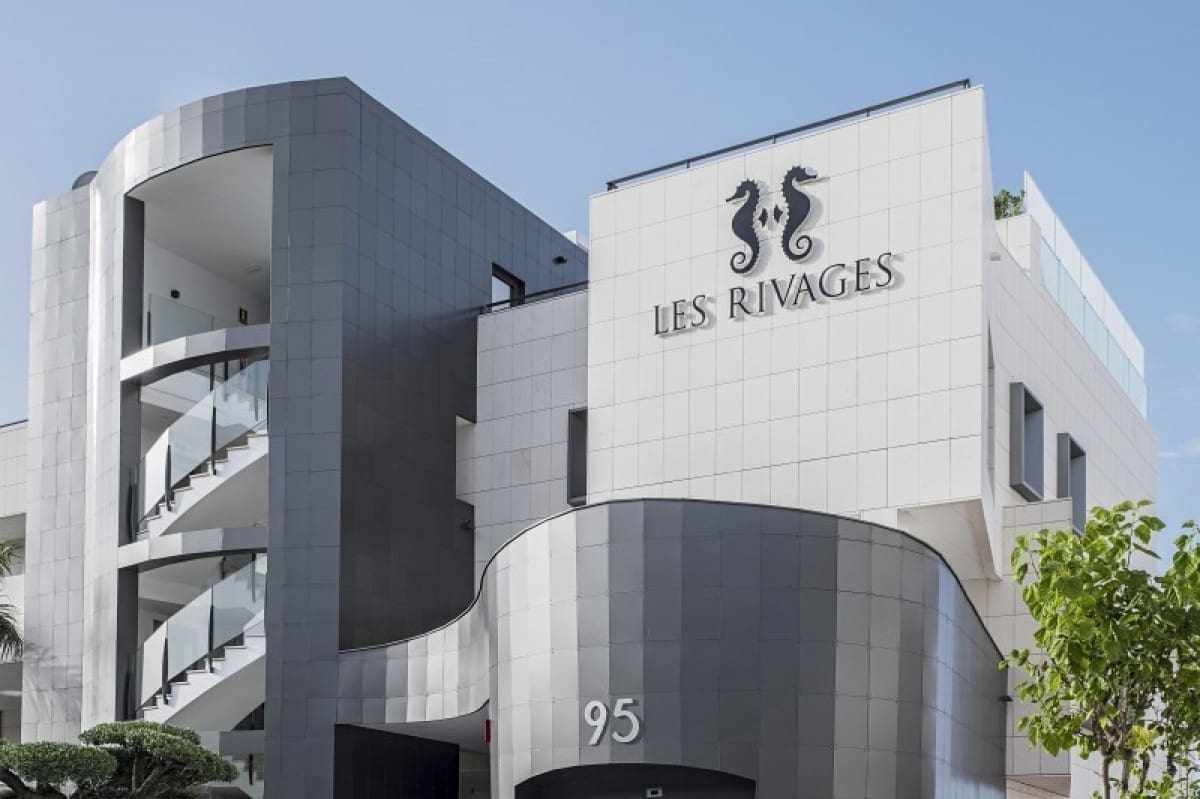 2 bedroom Apartment for sale in Estepona with pool garage - € 1,100,000 (Ref: 9447871)