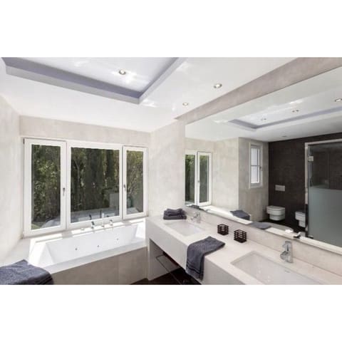 6 quarto Moradia para venda em Guadalmina Baja, Marbella com piscina garagem - 4 900 000 € (Ref: 9447901)