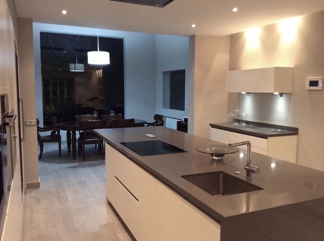 6 quarto Moradia para venda em Guadalmina Baja, Marbella com piscina garagem - 4 900 000 € (Ref: 9447901)