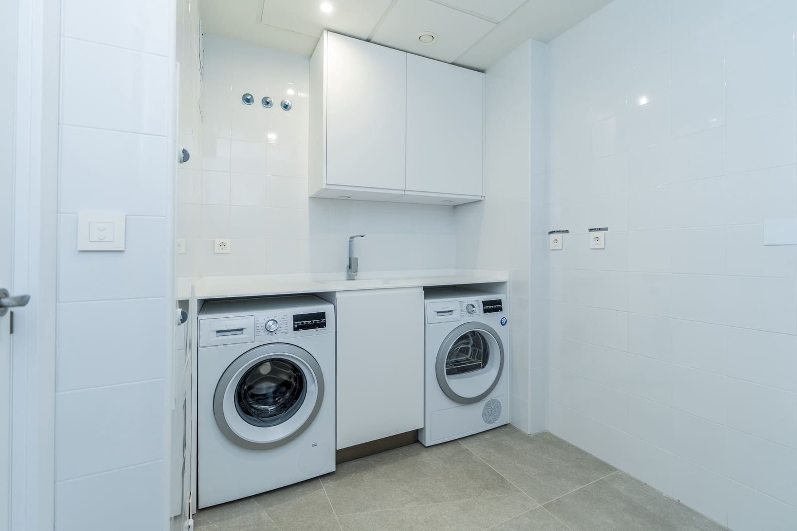 3 soveværelse Villa til salg i Marbella med swimmingpool garage - € 980.000 (Ref: 9447909)