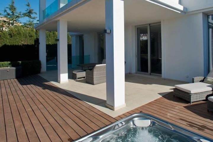 4 sypialnia Willa na sprzedaż w Marbella z basenem garażem - 1 995 000 € (Ref: 9447917)