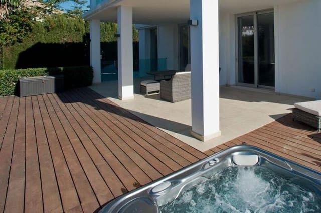 Chalet de 4 habitaciones en Marbella en venta con piscina garaje - 1.995.000 € (Ref: 9447917)