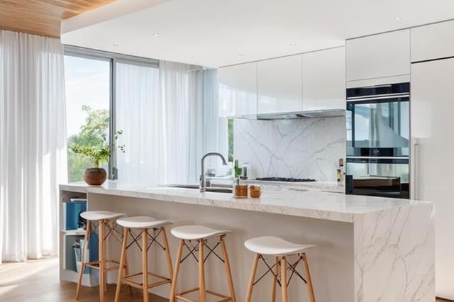 3 sypialnia Willa na sprzedaż w Marbella z basenem garażem - 1 380 000 € (Ref: 9447936)