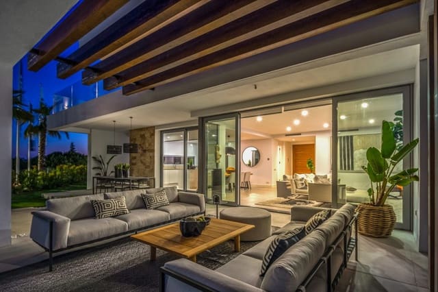 4 soveværelse Villa til salg i Marbella med swimmingpool garage - € 2.150.000 (Ref: 9447944)