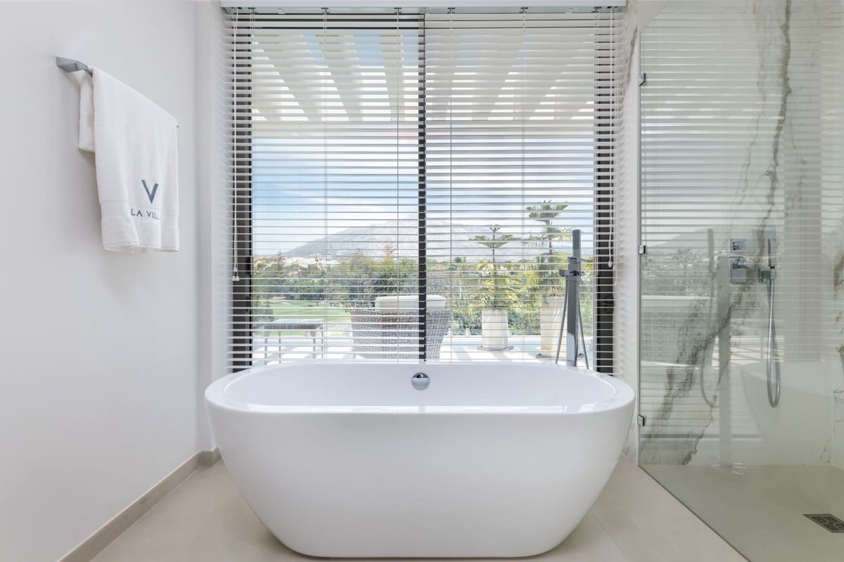 9 soverom Villa til salgs i Nueva Andalucia med svømmebasseng garasje - € 11 800 000 (Ref: 9447950)