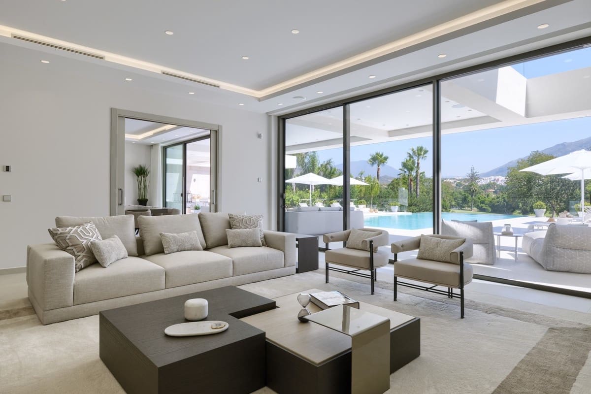 9 soverom Villa til salgs i Nueva Andalucia med svømmebasseng garasje - € 11 800 000 (Ref: 9447950)