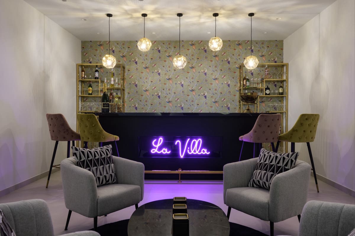 9 soverom Villa til salgs i Nueva Andalucia med svømmebasseng garasje - € 11 800 000 (Ref: 9447950)