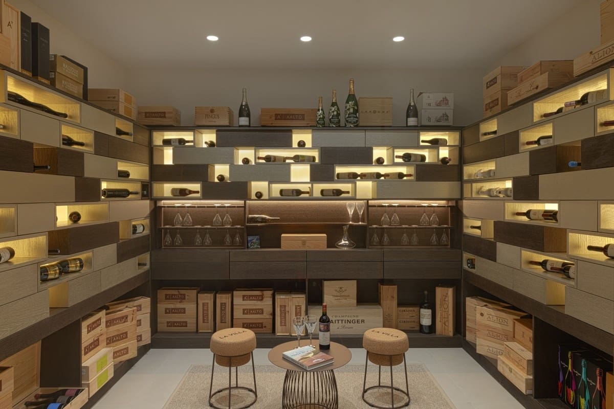 9 soverom Villa til salgs i Nueva Andalucia med svømmebasseng garasje - € 11 800 000 (Ref: 9447950)