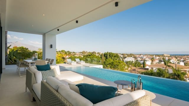 4 sypialnia Willa na sprzedaż w El Paraiso, Estepona z basenem garażem - 3 650 000 € (Ref: 9447951)