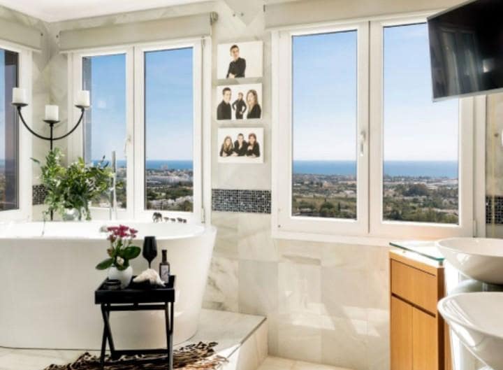 5 chambre Penthouse à vendre à Benahavis avec piscine - 1 250 000 € (Ref: 9447956)