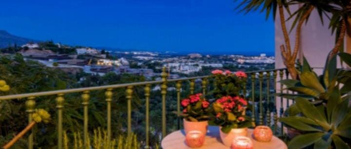 5 chambre Penthouse à vendre à Benahavis avec piscine - 1 250 000 € (Ref: 9447956)