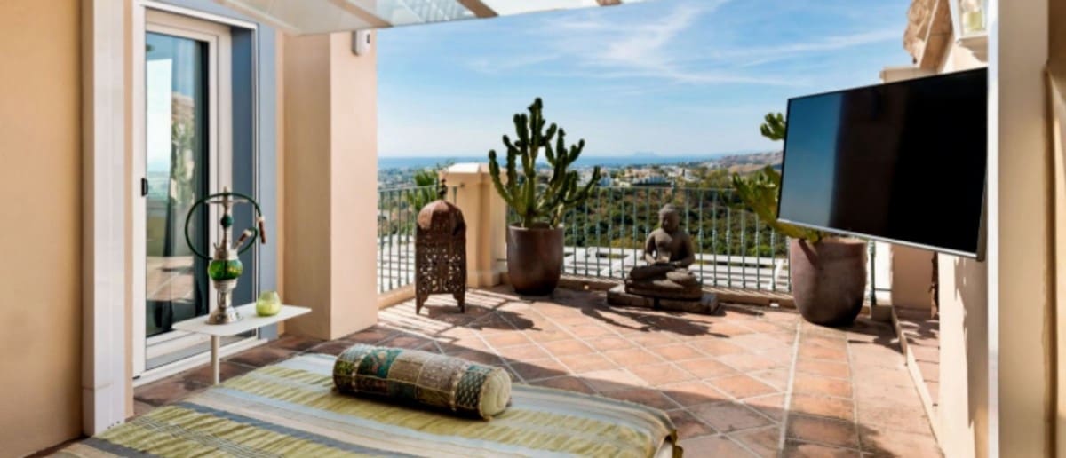 5 chambre Penthouse à vendre à Benahavis avec piscine - 1 250 000 € (Ref: 9447956)