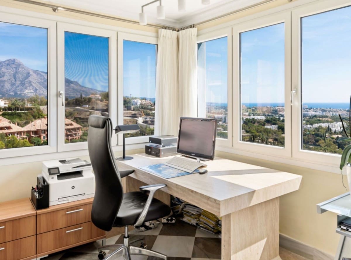 5 chambre Penthouse à vendre à Benahavis avec piscine - 1 250 000 € (Ref: 9447956)