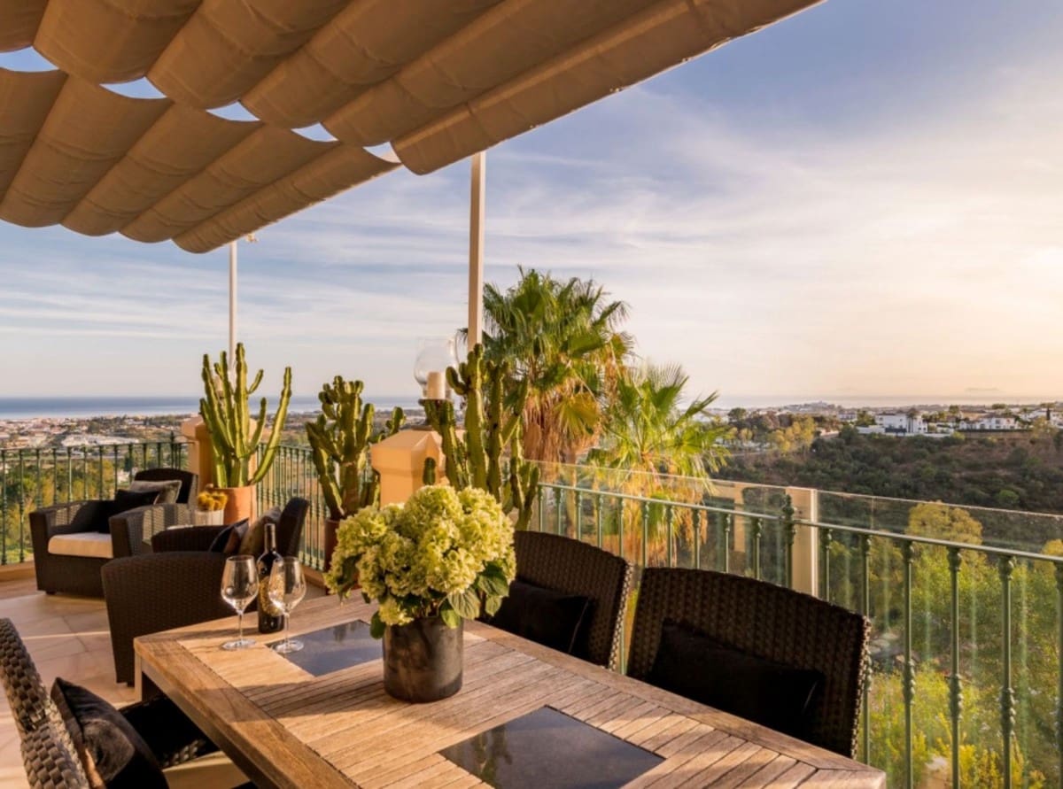 5 chambre Penthouse à vendre à Benahavis avec piscine - 1 250 000 € (Ref: 9447956)